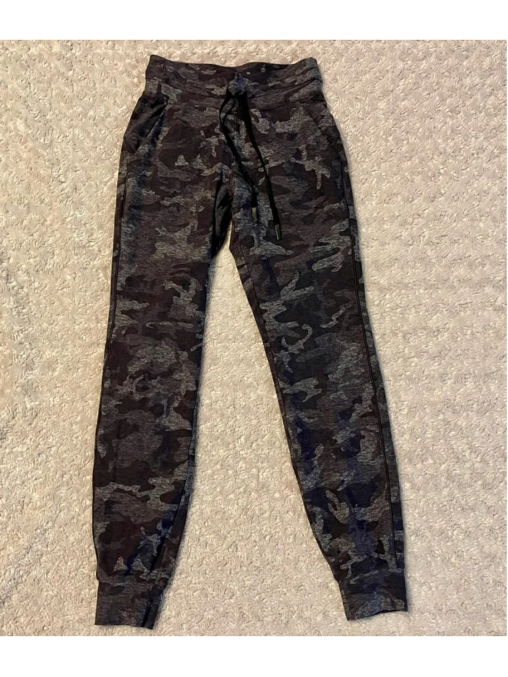 Lululemon Women’s Ready to Rulu Pant, Size 2, Camo, EUC